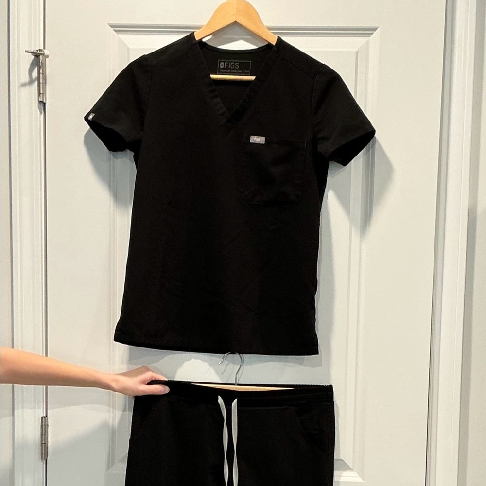 FIGS Women's Black Scrub Set - XXS Top & XS Pants